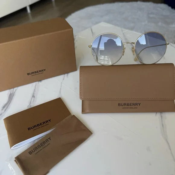 SOLD ✨Burberry Gold Frame Sunglasses Round with Gray Blue Gradient Lenses - Picture 9 of 11